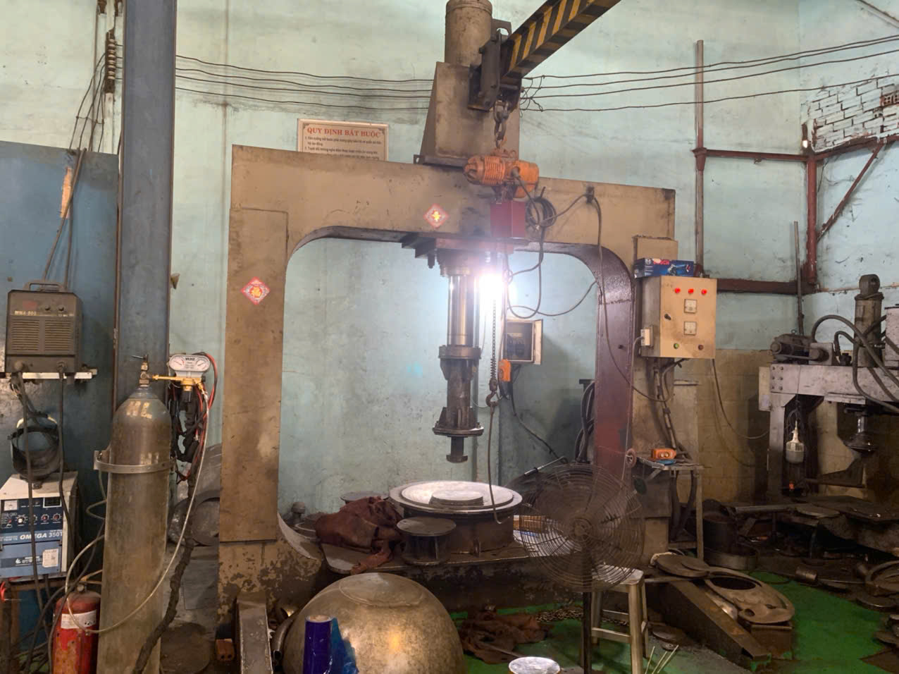 Metal spinning machine 4.jpg